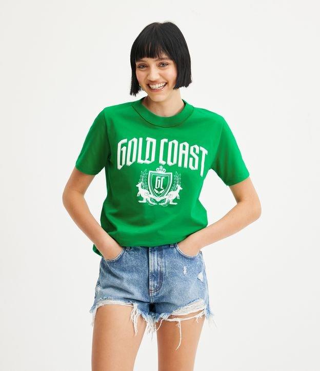 Camiseta em Meia Malha com Estampa Brasão Golden Coast